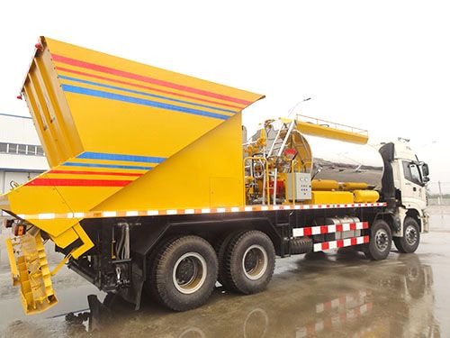 JC812橡膠瀝青碎石同步封層車